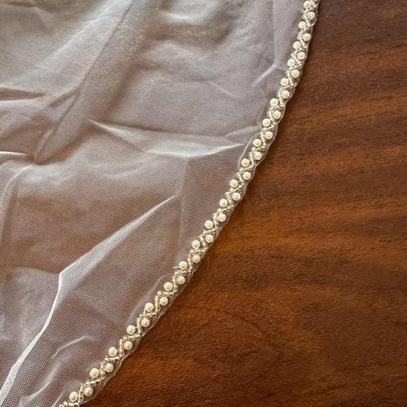 Wedding Veil Pearls & Crystals Beaded Edge, Fingertip Length 38.5” Bridal Veil - Picture 9 of 16